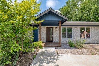 201 W St Johns Ave in Austin, TX - Building Photo - Building Photo