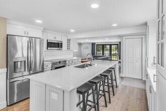 4 Oakridge Ave in Natick, MA - Building Photo - Building Photo