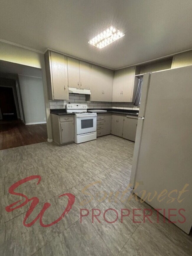 1110 N Neblett Ave in Stephenville, TX - Building Photo - Building Photo