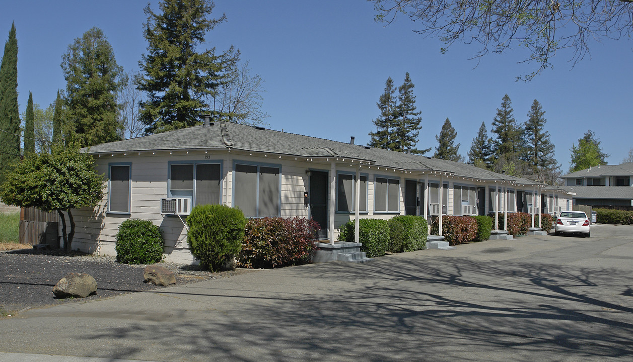 175 Old Bernal Ave in Pleasanton, CA - Building Photo