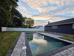 308 Hancock St in Brentwood, NY - Building Photo - Building Photo