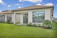 10146 SW Latium Wy in Port St. Lucie, FL - Foto de edificio - Building Photo