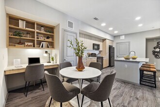 Willow Plaza in Houston, TX - Building Photo - Building Photo