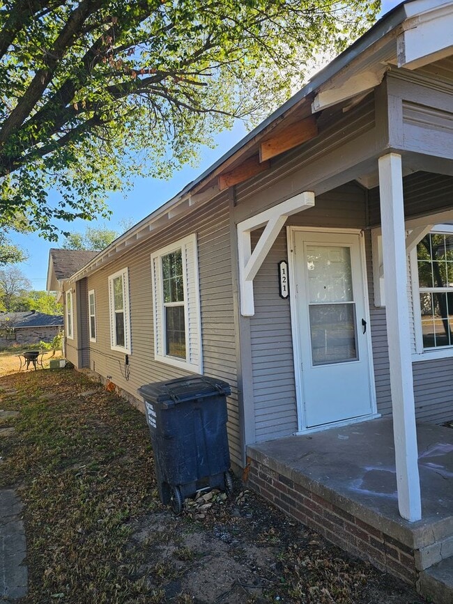 121 S Center St in Shawnee, OK - Building Photo - Building Photo