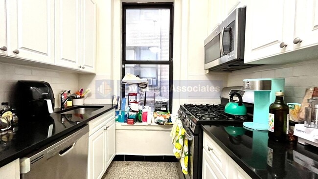 664 W 163rd St in New York, NY - Building Photo - Building Photo
