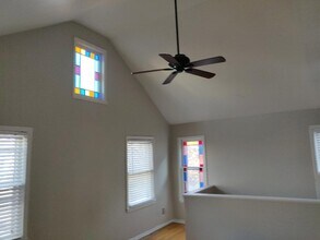 3158 Oak St, Unit upstairs in Kansas City, MO - Building Photo - Building Photo