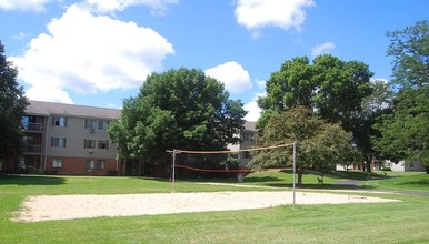 Springdale Apartments in Waukesha, WI - Building Photo - Building Photo