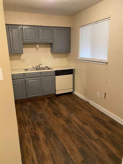 139 Elm St-Unit -204 in Lockhart, TX - Building Photo