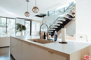 115 Park Pl in Los Angeles, CA - Building Photo