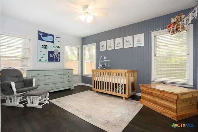 621 Hackberry St in Seguin, TX - Foto de edificio - Building Photo