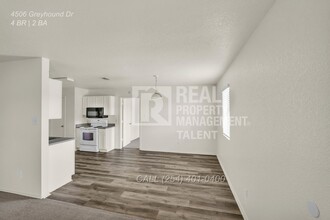 4506 Greyhound Dr in Killeen, TX - Foto de edificio - Building Photo