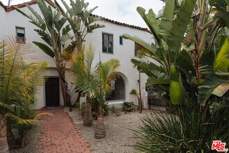 7464 Hollywood Blvd in Los Angeles, CA - Building Photo - Building Photo