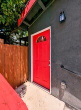 1575 1/2 Munson Avenue in Los Angeles, CA - Building Photo - Building Photo