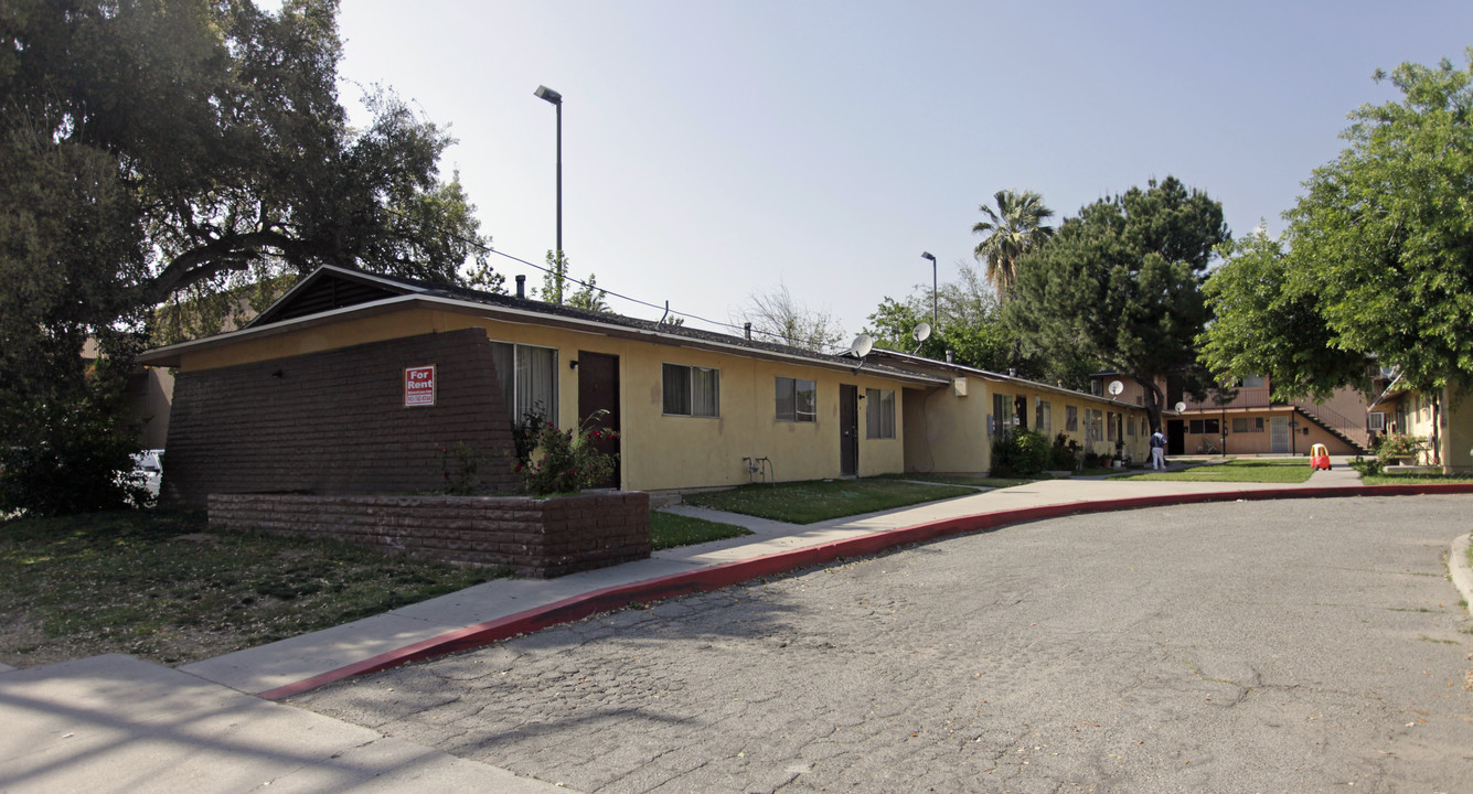 West 9th Street Apartments in San Bernardino, CA - Foto de edificio