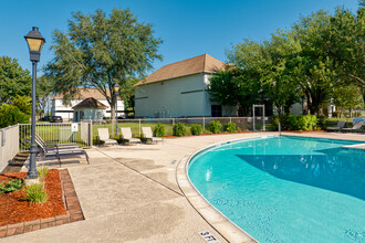 The Whittington Apartments in Victoria, TX - Building Photo - Building Photo