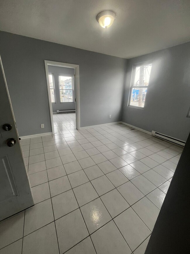 563 Bond St in Elizabeth, NJ - Building Photo - Building Photo