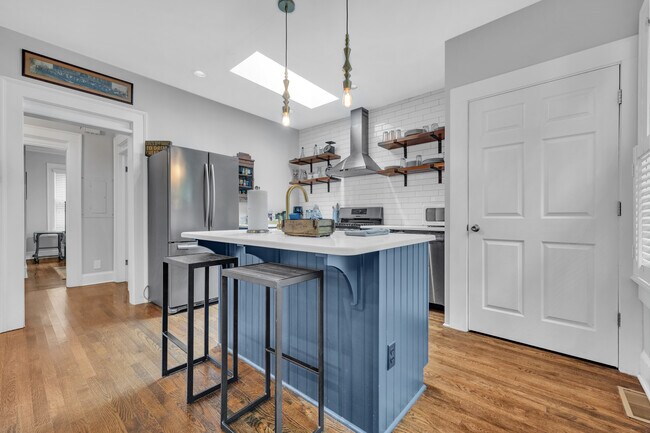 1876 DeKalb Ave NE in Atlanta, GA - Foto de edificio - Building Photo