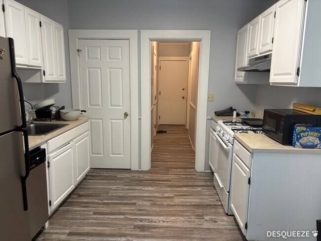 204 Banks St, Unit 1 in Cambridge, MA - Building Photo - Building Photo