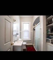 206 N 37th St in Milwaukee, WI - Building Photo