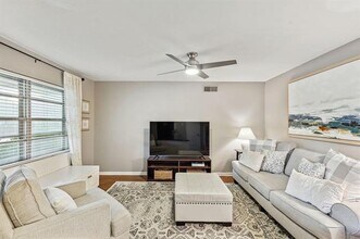 2127 Clarksdale Dr in Dallas, TX - Building Photo - Building Photo