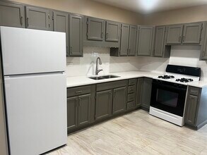 705 Amanda Ave in McHenry, IL - Building Photo - Building Photo