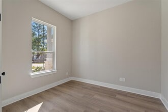 15109 Paradise Ct in Willis, TX - Foto de edificio - Building Photo