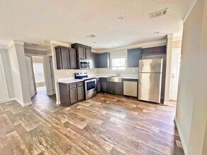 8975 W Halls River Rd in Homosassa, FL - Building Photo - Building Photo