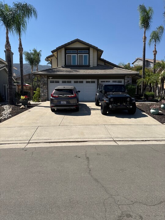 13105 Mew Cir in Corona, CA - Building Photo
