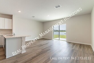 17769 Crescent Moon Lp in Bradenton, FL - Building Photo - Building Photo