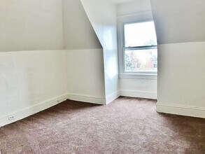 5512 Baywood St in Pittsburgh, PA - Building Photo - Building Photo