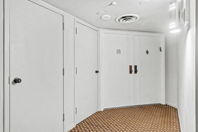 1900 Consulate Pl in West Palm Beach, FL - Foto de edificio - Building Photo