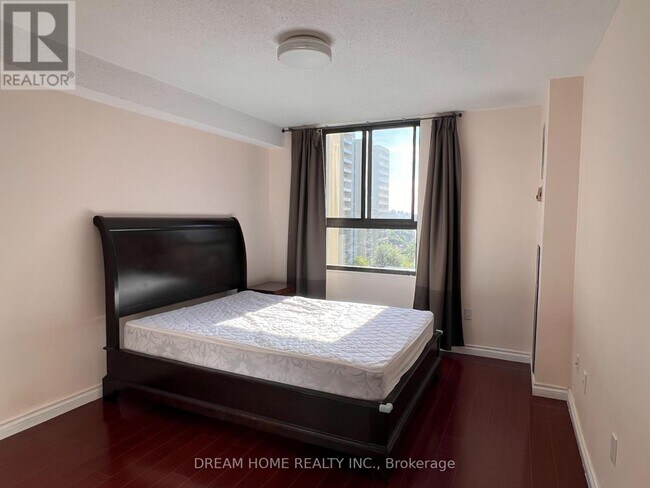 350 Seneca Hill Dr in Toronto, ON - Building Photo - Building Photo
