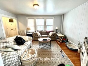 39 Sterling St, Unit 1 in Somerville, MA - Foto de edificio - Building Photo