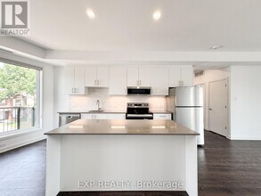 25 Fair Oaks Crescent in Ottawa, ON - Building Photo - Building Photo