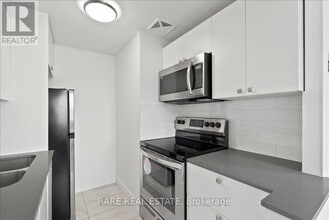7555 Goreway Dr in Mississauga, ON - Building Photo - Building Photo