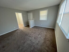 4347 Cavelle Ave, Unit #1 in Louisville, KY - Foto de edificio - Building Photo