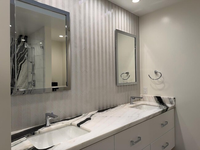 property at 1125 Royal Ln