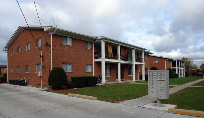 Manis Manor in Warren, MI - Foto de edificio - Building Photo