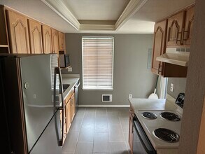 4641 W Lake Sammamish Pky SE, Unit F-204 in Issaquah, WA - Building Photo - Building Photo