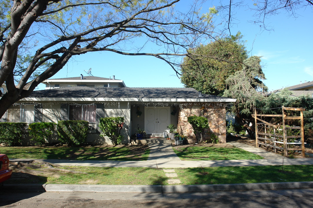 1377 Lexington Dr in San Jose, CA - Building Photo