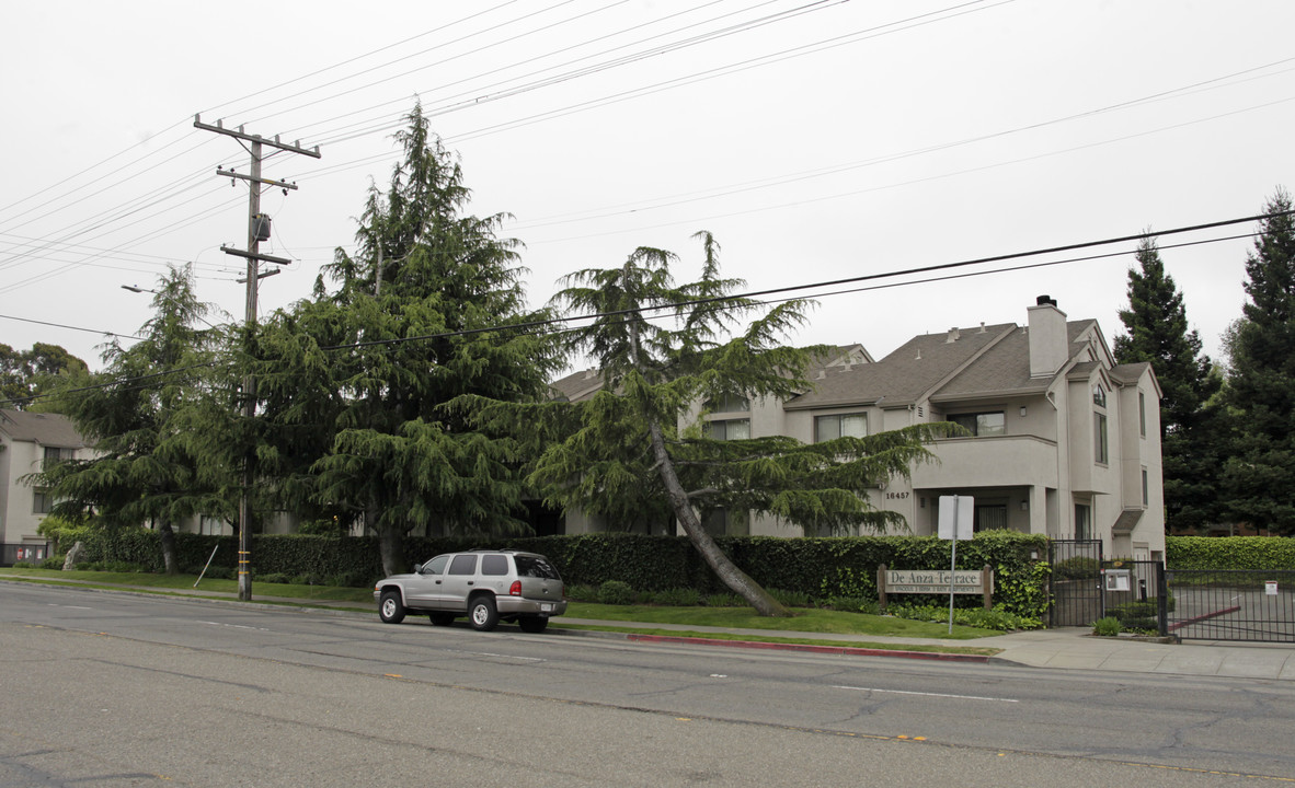 Deanza Terrace in San Leandro, CA - Building Photo