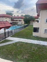 10905 N Kendall Dr in Miami, FL - Building Photo - Building Photo