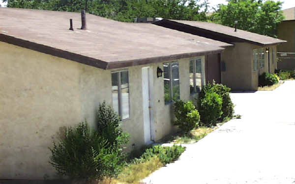 16264 Orick Ave in Victorville, CA - Foto de edificio