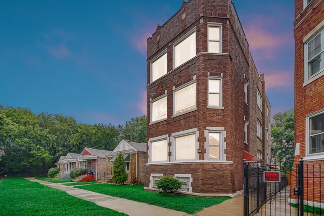 property at 1126 E 81st Pl