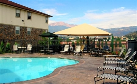 Shadow Mountain in Colorado Springs, CO - Foto de edificio