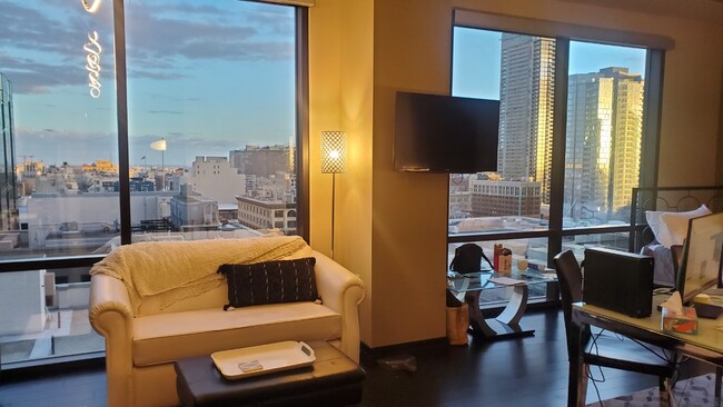655 S Hope St, Unit 1603 in Los Angeles, CA - Building Photo - Building Photo