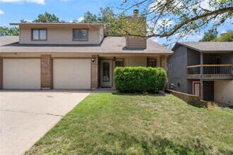 8005 Hood Cir in Austin, TX - Building Photo - Building Photo