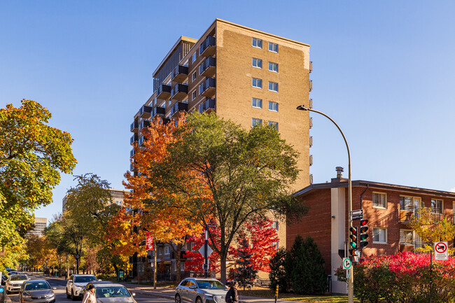 Corporation d’habitation Jeanne-Mance in Montréal, QC - Building Photo - Building Photo