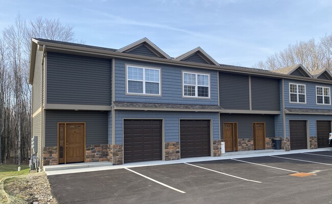 4576 Elizabeth Ln in Fairview, PA - Foto de edificio - Building Photo