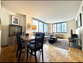 62 W 62nd St, Unit 11A The Allegro in New York, NY - Building Photo - Building Photo